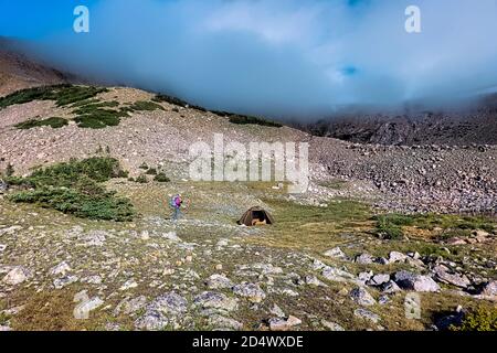 Camping dans les Collegiate Peaks sur le sentier Colorado Trail de 485 km, Colorado Banque D'Images