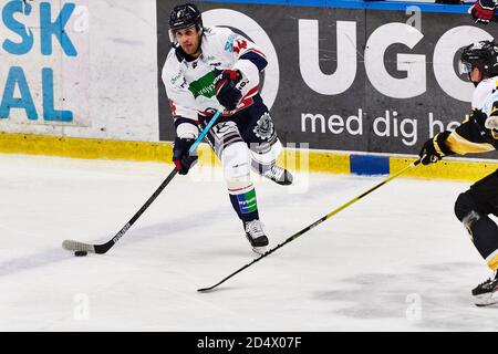 Frederikshavn, Danemark. 11 octobre 2020. Justin Shugg (14) de Frederikshavn White Hawks vu dans le match de hockey sur glace Metaligaen entre Frederikshavn White Hawks et Herlev Eagles à la Nordjyske Bank Arena à Frederikshavn. (Crédit photo : Gonzales photo/Alamy Live News Banque D'Images