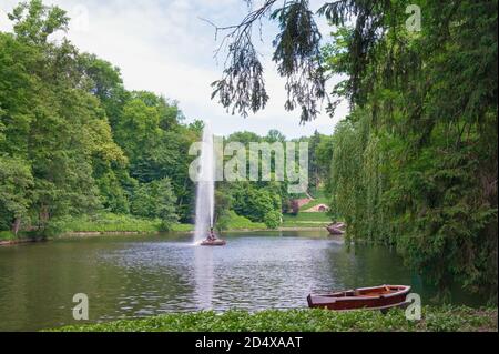 Vue sur le parc national dendrologique 'Sofiyivka'. Ville d'Uman, Ukraine Banque D'Images