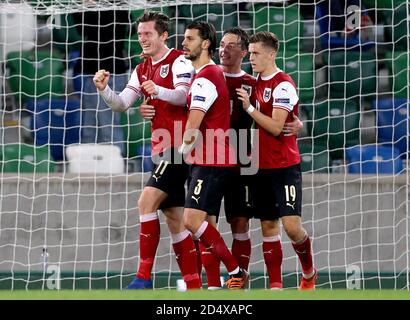 Michael Gregoritsch (à gauche), en Autriche, célèbre le premier but de son équipe lors du match de la Ligue des Nations de l'UEFA du Groupe 1, Ligue B, à Windsor Park, Belfast. Banque D'Images