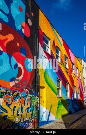Le Graffitti orne des bâtiments dans le quartier à la mode de Shoreditch à Londres. Street Art Shoreditch Londres. Banque D'Images