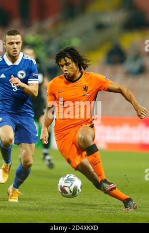 Zenica, Bosnie-Herzégovine. 11 octobre 2020. Le joueur néerlandais Nathan a tout contrôlé pendant la Ligue des Nations de l'UEFA Bosnie-Herzégovine et pays-Bas à Zenica, Bosnie-Herzégovine, 11, octobre 2020. Au stade Bilino Polje. Crédit : Amel Emric/Alamy Live News Banque D'Images
