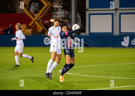 lisa de Almeida du Montpellier Herault Sport Club et Nadia Nadim de Paris Saint Germain lutte pour le ballon pendant Le championnat de France des femmes D1 Banque D'Images