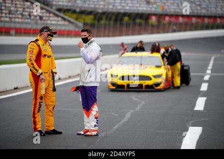 Concord, Caroline du Nord, États-Unis. 11 octobre 2020. Denny Hamlin (11) se présente à la Bank of America ROVAL 400 au circuit automobile de Charlotte ROVAL à Concord, en Caroline du Nord. Crédit : Stephen A. Arce/ASP/ZUMA Wire/Alamy Live News Banque D'Images