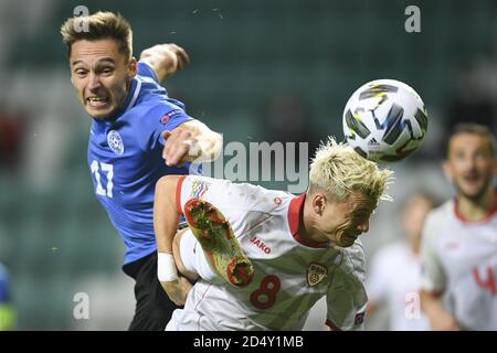 Tallinn, Estonie. 11 octobre 2020. Siim LUT (L) d'Estonie rivalise avec Egzijan Alioski du Nord de la Macédoine lors du match de football de la Ligue des Nations de l'UEFA entre l'Estonie et la Macédoine du Nord à l'aréna A. le Coq à Tallinn, Estonie, 11 octobre 2020. Credit: Sergei Stepanov/Xinhua/Alay Live News Banque D'Images