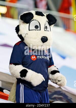 Chicago, États-Unis, 11 octobre 2020. Major League Soccer (MLS) Chicago Fire FC mascotte Sparky montres que le feu défaite D.C. United 2-1 au champ de soldat à Chicago, il, États-Unis. Credit: Tony Gadomski / toutes les images de sport / Alamy Live News Banque D'Images