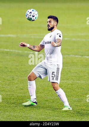 Chicago, États-Unis, 11 octobre 2020. Major League Soccer (MLS) D.C. Midfielder Uni Júnior Moreno (5) se charge de la balle contre le Chicago Fire FC à Soldier Field à Chicago, il, États-Unis. Tir gagné 2-1. Credit: Tony Gadomski / toutes les images de sport / Alamy Live News Banque D'Images