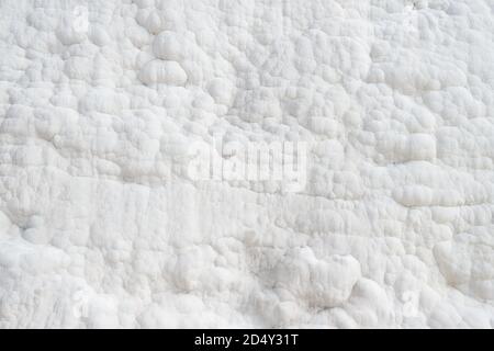 Dépôts de calcium blanc sur les pentes de Pamukkale, Turquie Banque D'Images
