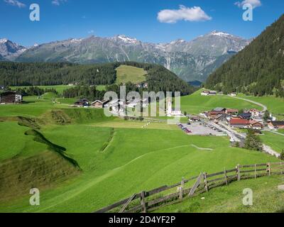 Vue aérienne sur le village de Niederthai, Tyrol, Autriche Banque D'Images