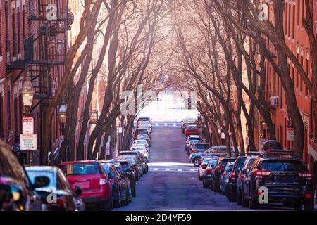 Parking dans la rue du centre-ville de Boston avec quartier de la Nouvelle-Angleterre, Massachusetts, États-Unis Banque D'Images