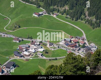 Vue aérienne sur le village de Niederthai, Tyrol, Autriche Banque D'Images