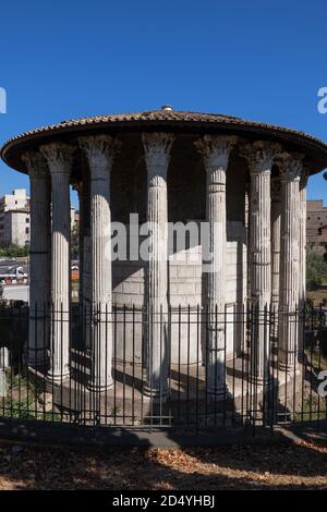 Temple d'Hercules Victor (italien : Tempio di Ercole Vincitore) à Rome, Italie. Site touristique de la ville du 2ème siècle av. J.-C. dans la zone du Forum Boarium. Banque D'Images