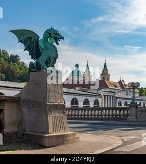 Une photo de l'un des dragons qui ornent le pont du Dragon. Banque D'Images