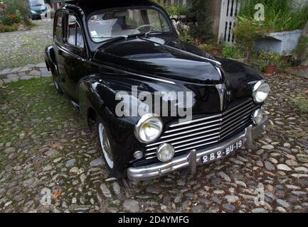 Peugeot 203 voiture française d'époque à Argentat, Correze, France Banque D'Images