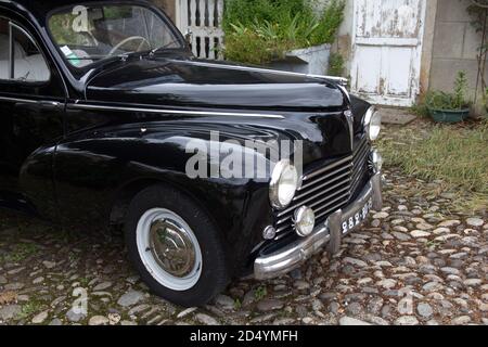 Peugeot 203 voiture française d'époque à Argentat, Correze, France Banque D'Images