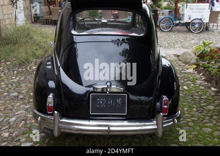 Peugeot 203 voiture française d'époque à Argentat, Correze, France Banque D'Images