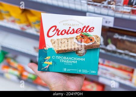 Tyumen, Russie-01 août 2020: Croûtes croûtes croisette en vente dans un hypermarché Banque D'Images