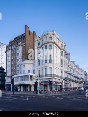 Le restaurant Regency et les maisons de ville. Regency Square, Brighton, East Sussex, Angleterre, Royaume-Uni Banque D'Images