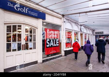 Southport, Merseyside. Royaume-Uni 12 octobre 2020. Malaise commercial : crise des affaires Covid avec la fermeture des affaires à Southport et l'extension des restrictions gouvernementales aux régions de Merseyside et de Sefton dans le nord-ouest de l'Angleterre. La pression exercée sur les détaillants comme Scottish Woolen Mill, par le ralentissement des dépenses, se traduit par des ventes au détail qui sont en recul. Crédit; MediaWorldImages/AlamyLiveNews Banque D'Images