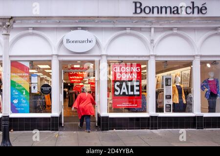 Southport, Merseyside. Royaume-Uni 12 octobre 2020. Malaise commercial : crise des affaires Covid avec la fermeture des affaires à Southport et l'extension des restrictions gouvernementales aux régions de Merseyside et de Sefton dans le nord-ouest de l'Angleterre. La pression exercée sur les détaillants comme Scottish Woolen Mill, par le ralentissement des dépenses, se traduit par des ventes au détail qui sont en recul. Crédit; MediaWorldImages/AlamyLiveNews Banque D'Images