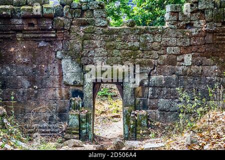 Ancien temple cambodgien Angkor Wat tours en pierre, Cambodge, Asie Banque D'Images