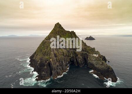 Old and New Lighthouses, Skellig Michael, une partie des rochers Skellig, comté de Kerry, Irlande Banque D'Images