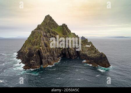 Old and New Lighthouses, Skellig Michael, une partie des rochers Skellig, comté de Kerry, Irlande Banque D'Images