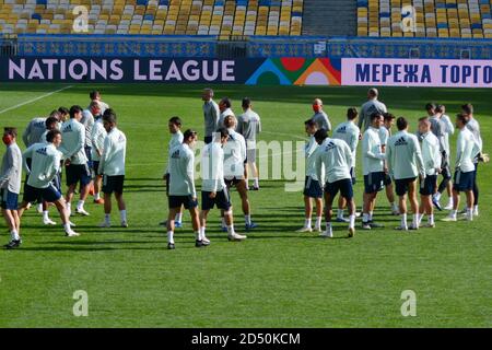 Les joueurs espagnols assistent à une séance d'entraînement au stade Olympiyskiy de Kiev le 12 octobre 2020 à la veille du match de football de la Ligue des Nations de l'UEFA entre l'Ukraine et l'Espagne (photo d'Aleksandr Gusev / Pacific Press) Banque D'Images