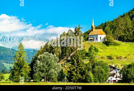 Chapelle Sainte-Anna à Graun im Vinschgau, dans le Tyrol du Sud, en Italie Banque D'Images