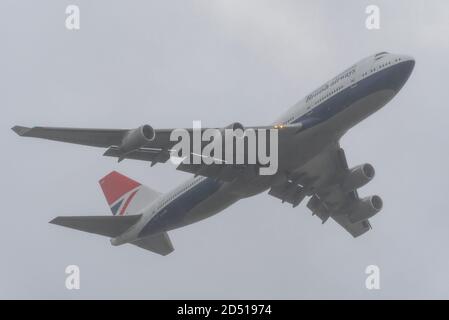 Journée d'adieu pour les avions de ligne Boeing 747 Jumbo Jet de British Airways après le ralentissement du voyage de la COVID-19. Le G-CIVB est un modèle rétro centenaire qui a pris le pas Banque D'Images