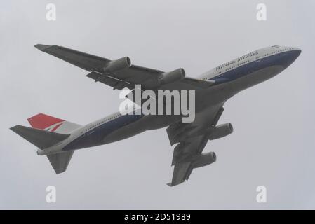 Journée d'adieu pour les avions de ligne Boeing 747 Jumbo Jet de British Airways après le ralentissement du voyage de la COVID-19. Le G-CIVB est un modèle rétro centenaire qui a pris le pas Banque D'Images