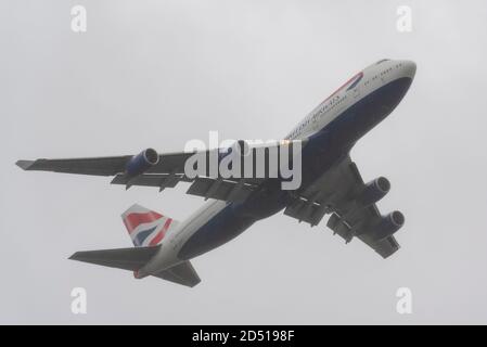 Journée d'adieu pour les avions de ligne Boeing 747 Jumbo Jet de British Airways après le ralentissement du voyage de la COVID-19. G-CIVY se départir par mauvais temps pour la mise au rebut Banque D'Images