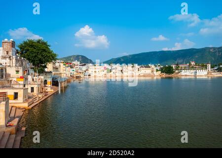 Ghats au lac Pushkar dans la ville de Pushkar dans l'état Rajasthan de l'Inde Banque D'Images