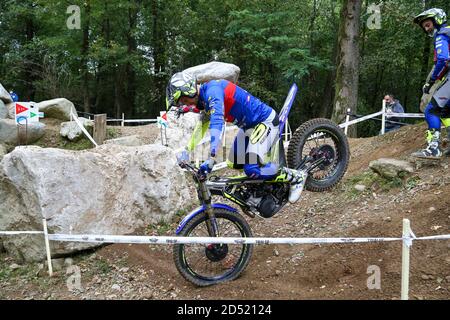 Jeroni Fajardo (Sherco / Trial GP) pendant le Championnat du monde de Trial FIM Hertz (Round 4) sur le circuit moto Club Lazzate le 11 octobre 2020 à Lazzate Banque D'Images