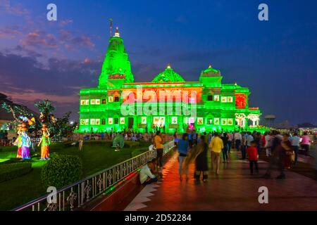 Prem Mandir est un temple hindou dédié à Shri Radha Krishna à Vrindavan près de la ville de Mathura dans l'état de l'Uttar Pradesh en Inde Banque D'Images