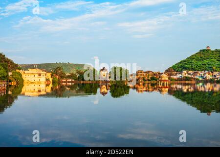 La ville de Bundi et le lac Nawal Sagar offrent une vue panoramique sur l'état du Rajasthan en Inde Banque D'Images