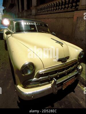 Chevrolet Styline 1952 Deluxe Bel Air dans la Calle Heredia, Santiago de Cuba Banque D'Images