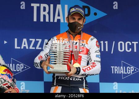 Le champion du monde de Trial GP Toni Bou pendant le championnat du monde de Trial FIM Hertz (tour 4) du TrialGP italien, sur le circuit de moto Club Lazzate sur O Banque D'Images