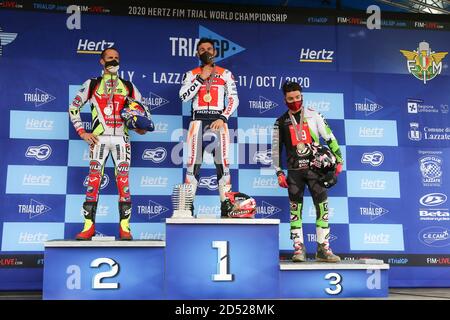 Toni Bou, champion du monde de Trial GP, avec Adam sans Raga (2) et Jaime Busto (3) pendant le titre mondial Cérémonie de remise des prix sur le circuit moto Club Lazzate Banque D'Images