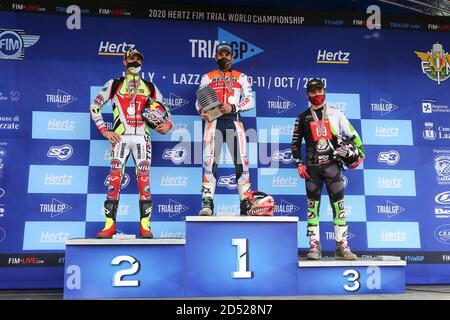 Toni Bou, champion du monde de Trial GP, avec Adam sans Raga (2) et Jaime Busto (3) pendant le titre mondial Cérémonie de remise des prix sur le circuit moto Club Lazzate Banque D'Images