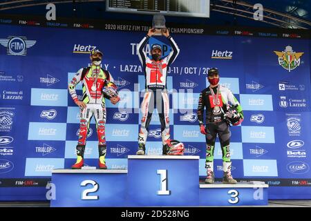 Toni Bou, champion du monde de Trial GP, avec Adam sans Raga (2) et Jaime Busto (3) pendant le titre mondial Cérémonie de remise des prix sur le circuit moto Club Lazzate Banque D'Images