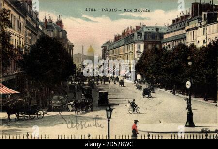 Paris, vue générale de la rue Royale, des passants, vélo | usage dans le monde entier Banque D'Images