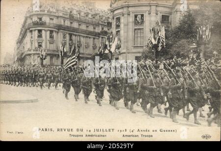 Paris, Revue du 14 juillet 1914, 4e année de guerre, États-Unis Soldaten | utilisation dans le monde entier Banque D'Images