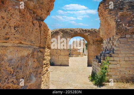 Arches dans le sous-sol de termes Anthony. Fouilles de Carthage dans les guerres d'Hannibal avec Rome. Tunisie 18 06 2019 Banque D'Images