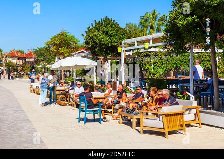 Side, TURQUIE - 07 NOVEMBRE 2019: Promenade dans Le Centre-ville De Side dans la région d'Antalya sur la côte sud de la Méditerranée de la Turquie Banque D'Images