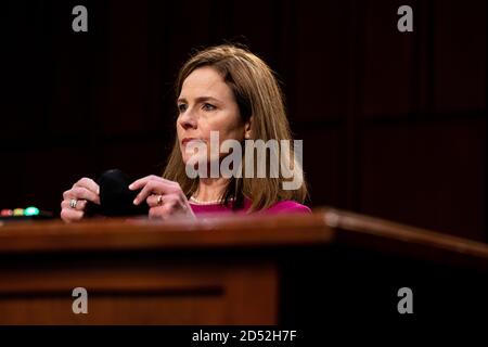 Washington, États-Unis d'Amérique. 12 octobre 2020. La juge Amy Coney Barrett assiste à la première journée de son audience de confirmation du Sénat devant la Cour suprême à Capitol Hill, à Washington, DC, le 12 octobre 2020. Credit: Erin Schaff/Pool via CNP | usage dans le monde crédit: dpa/Alay Live News Banque D'Images