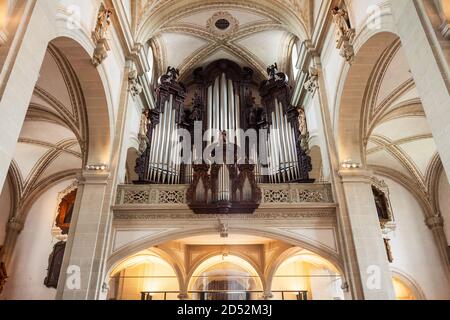 LUZERN, SUISSE - 11 juillet 2019 : Eglise de Saint Leodegar ou Saint Leodegar Hofkirche est une église catholique romaine de la ville de Lucerne, Suisse Banque D'Images