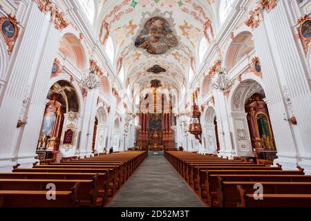 LUZERN, SUISSE - 11 juillet 2019 : église des Jésuites de Lucerne ou Jesuitenkirche St. Franz Xaver est une église catholique située dans la ville de Lucerne, Suisse Banque D'Images