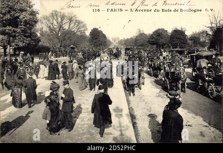 Paris, l'Avenue du Bois de Boulogne, Allee, Dichter Verkehr | utilisation dans le monde entier Banque D'Images