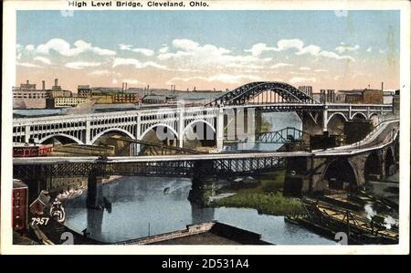 Cleveland Ohio USA, High Level Bridge, River, Brücke, Fluss, steamer | utilisation dans le monde entier Banque D'Images